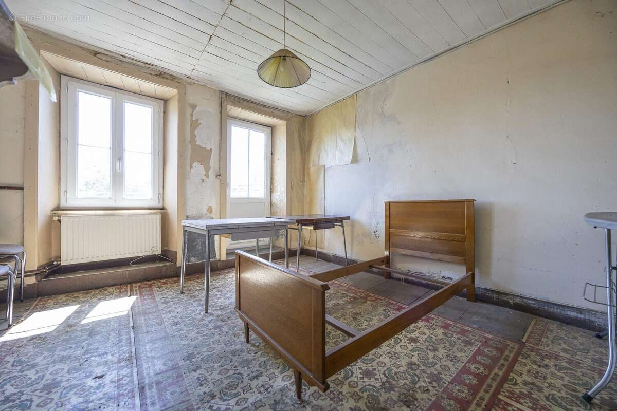 Maison 101 m² à Pleaux  - photo 9