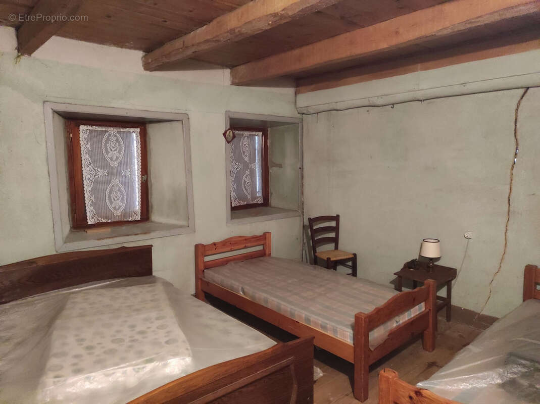 Maison à SAINT-JULIEN-DU-PINET