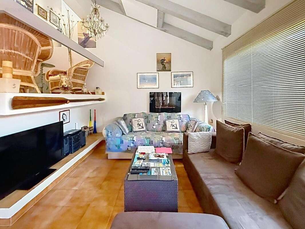 Maison 199 m² à Borgo  - photo 8