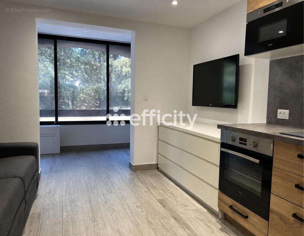 Appartement à BORMES-LES-MIMOSAS