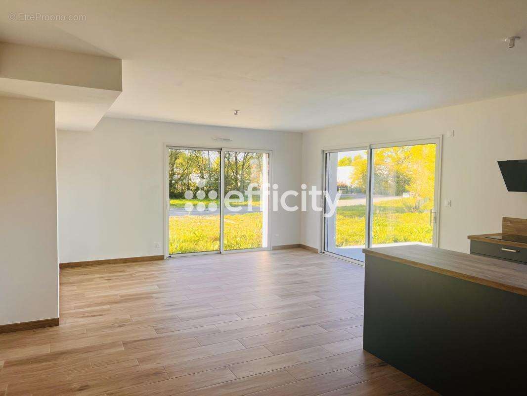 Maison à NIEUL-LE-DOLENT