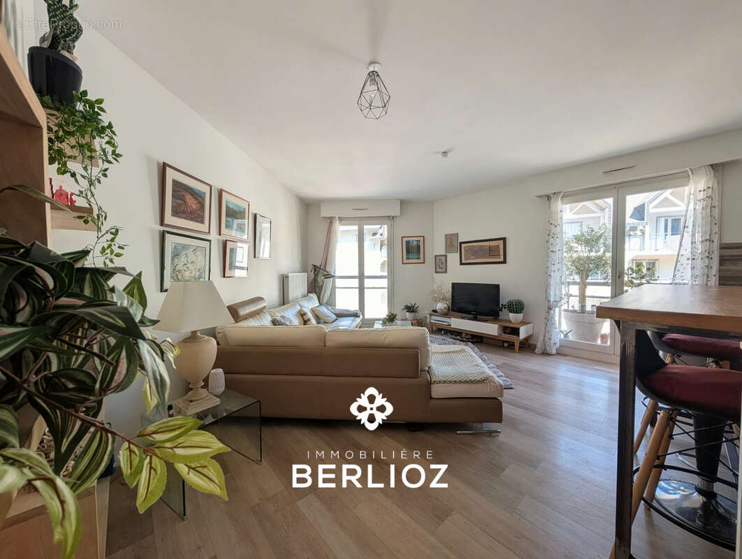 Appartement à CHALLES-LES-EAUX