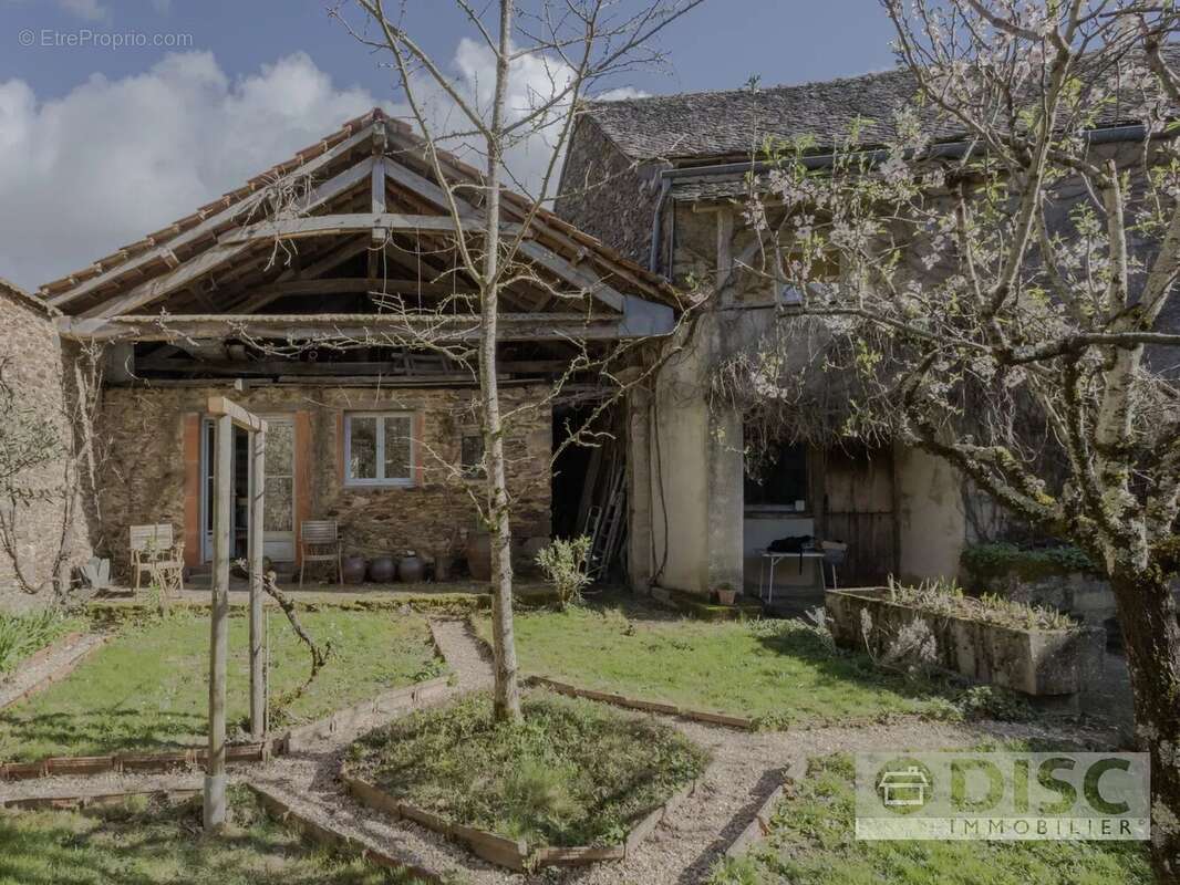 Maison à SAINT-ANDRE-DE-NAJAC