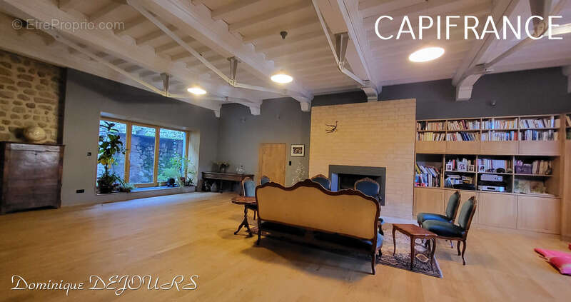 Maison à SAINT-SAUVEUR-DE-MONTAGUT