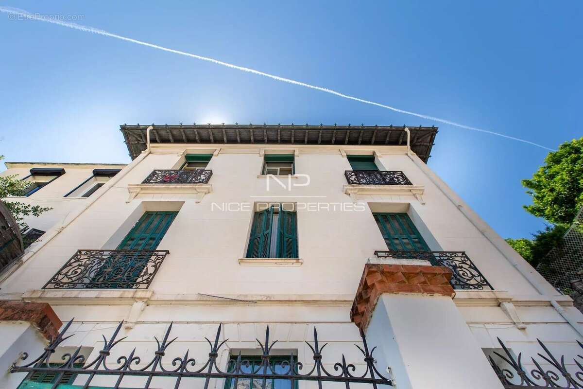 Beaulieu-sur-mer, bel appartement en dernier étage à rénover. - photo 3
