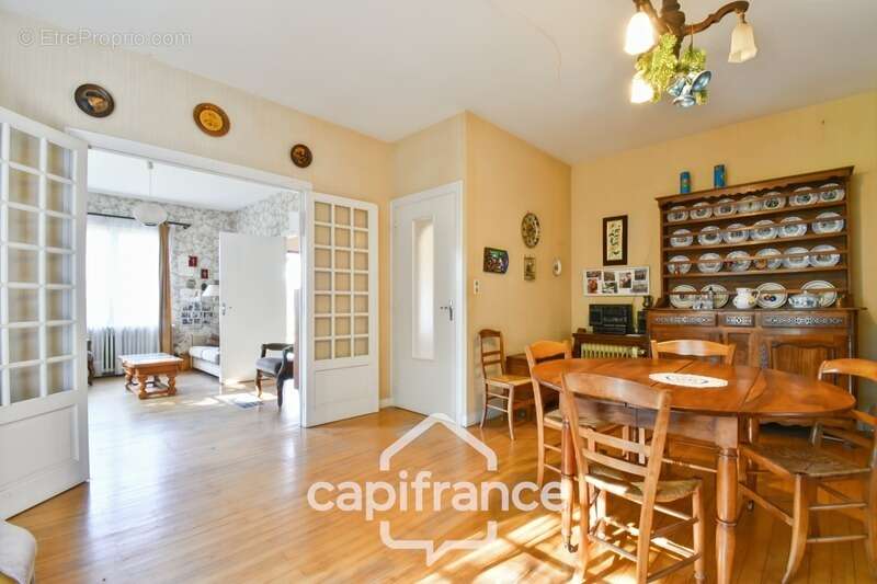 Maison à SAINT-JEAN-D'ANGELY