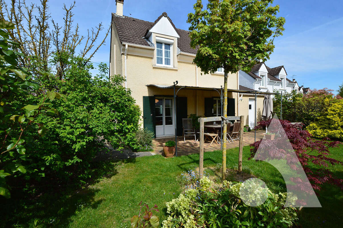 Maison à BEAUCHAMP