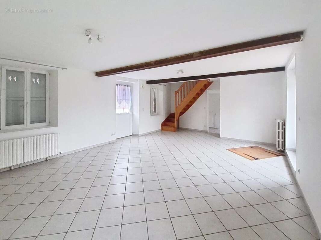Maison à TOULIS-ET-ATTENCOURT