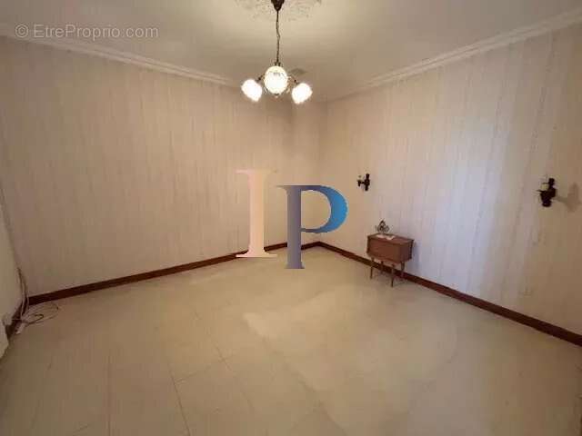 Maison à POUILLY-SOUS-CHARLIEU