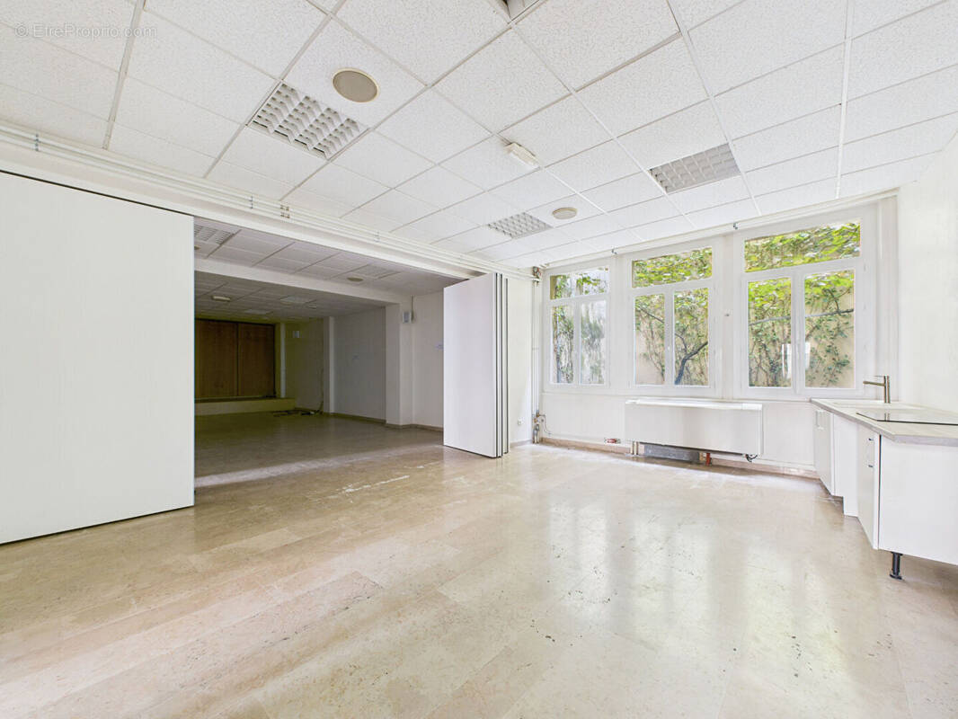 Commerce à TOURNON-SUR-RHONE