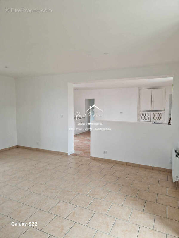 Maison à YZEURES-SUR-CREUSE