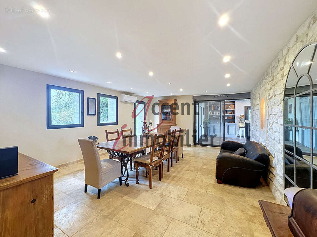 Mollégès, partie de mas de 263m² avec piscine - photo 3