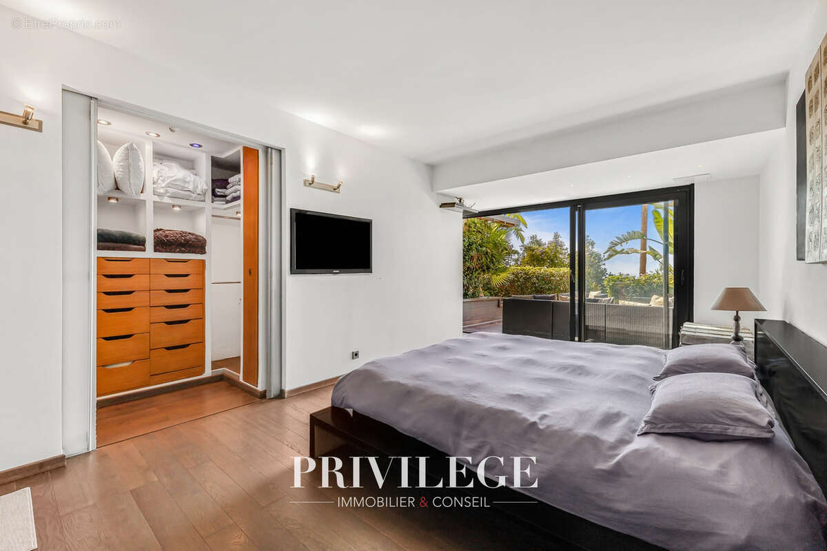 Golfe-Juan — Appartement de 120 m2 avec terrasse plein sud de 65 m2 - photo 11