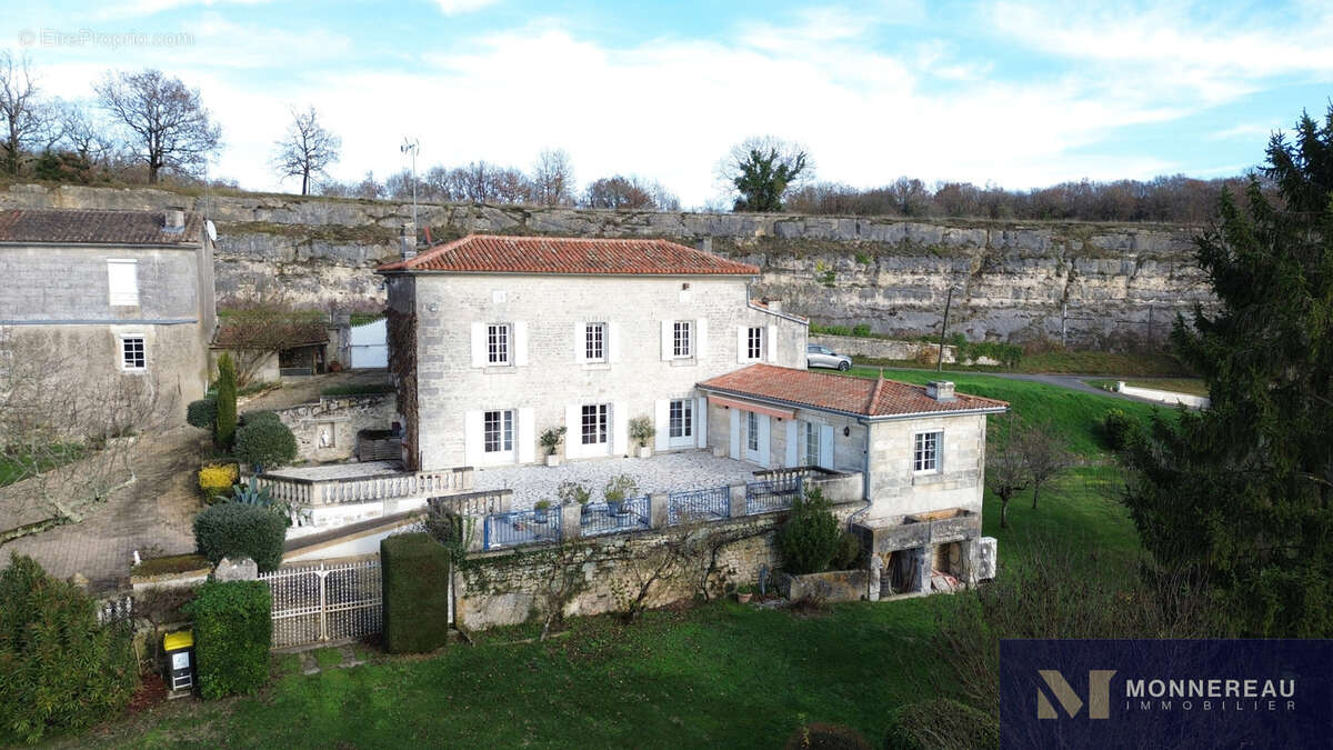 Maison à MOUTHIERS-SUR-BOEME