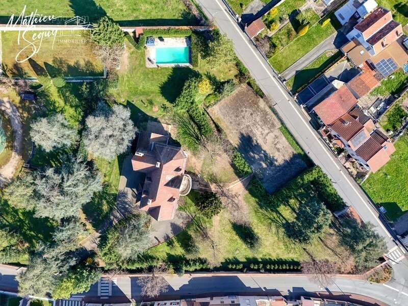 Maison à CHAZELLES-SUR-LYON