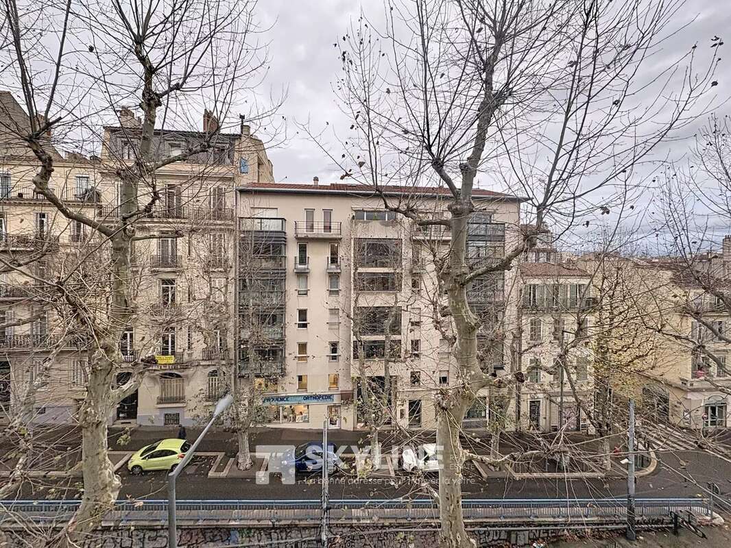 Appartement à MARSEILLE-5E