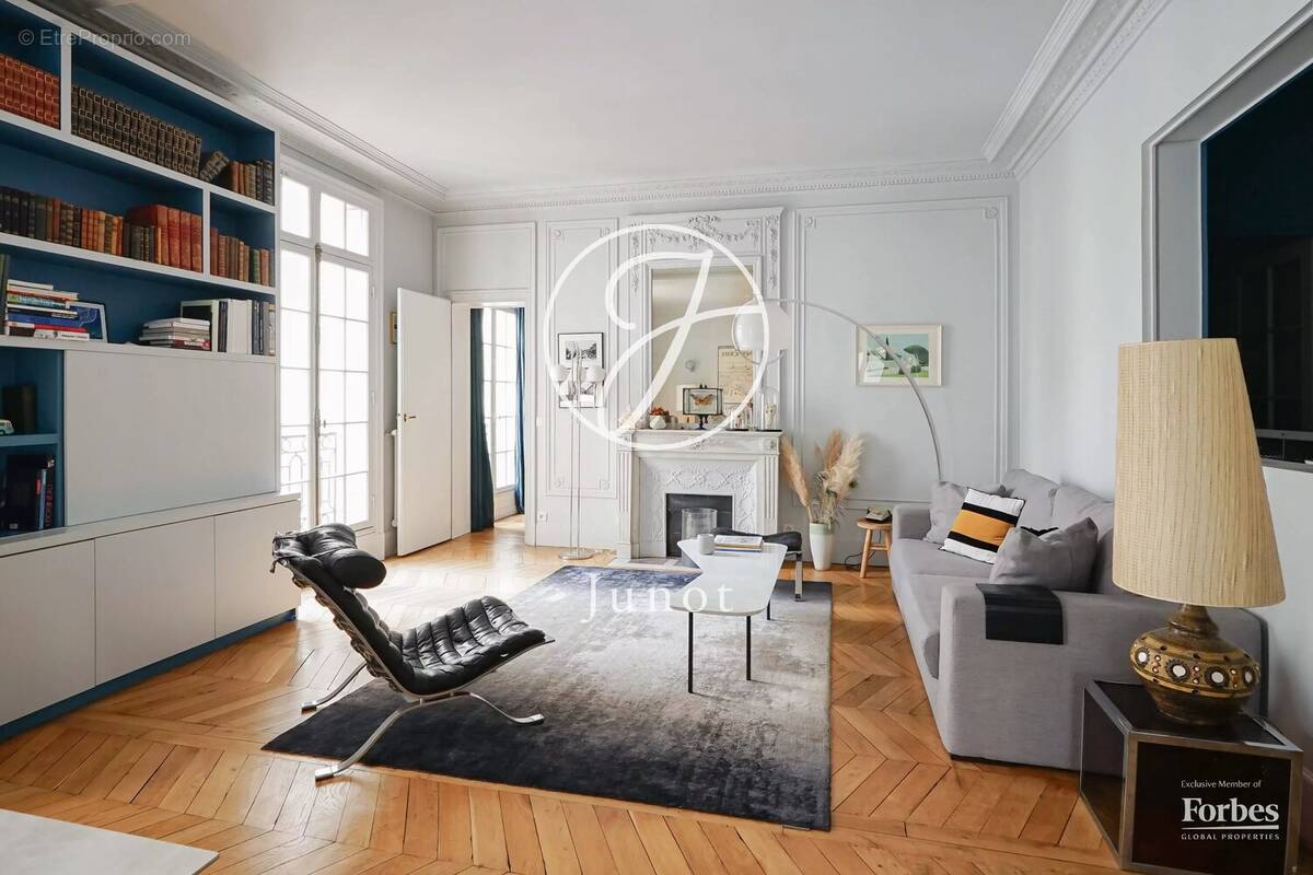 Appartement à PARIS-17E