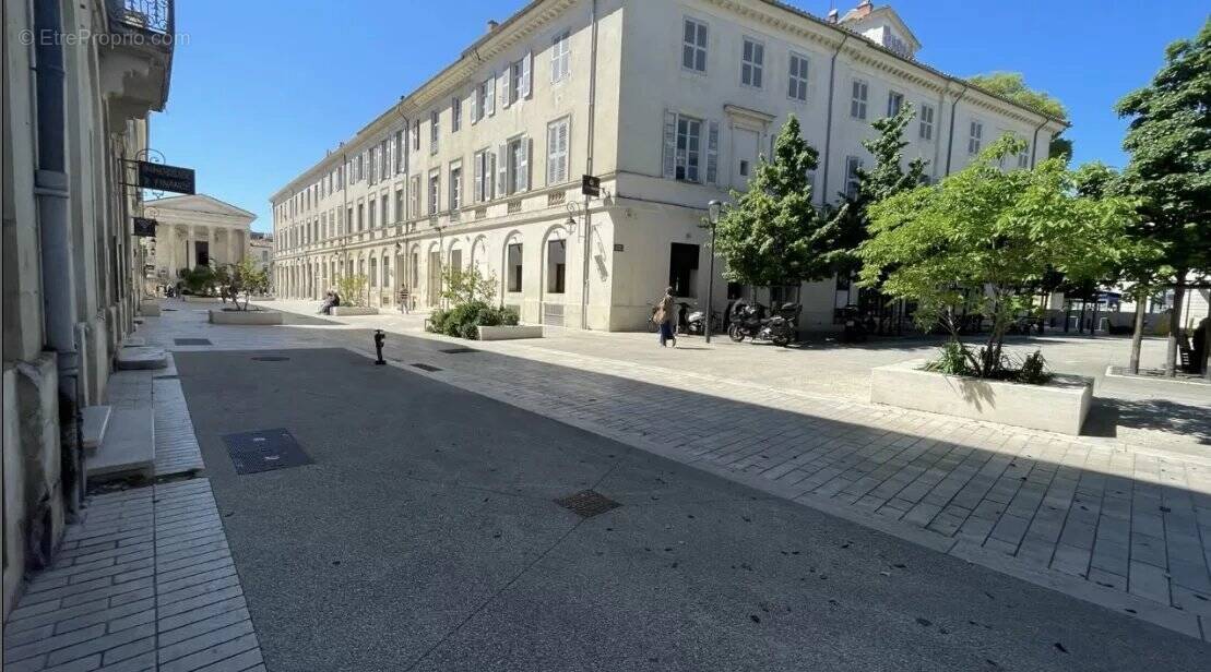 Commerce à NIMES