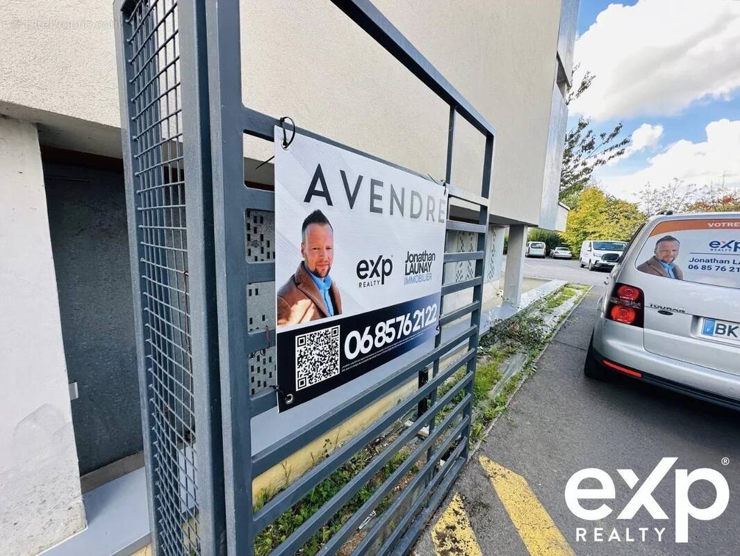 Parking à LA CHAPELLE-DES-FOUGERETZ
