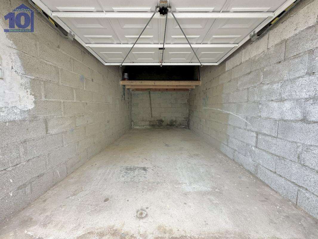 Parking à VALRAS-PLAGE