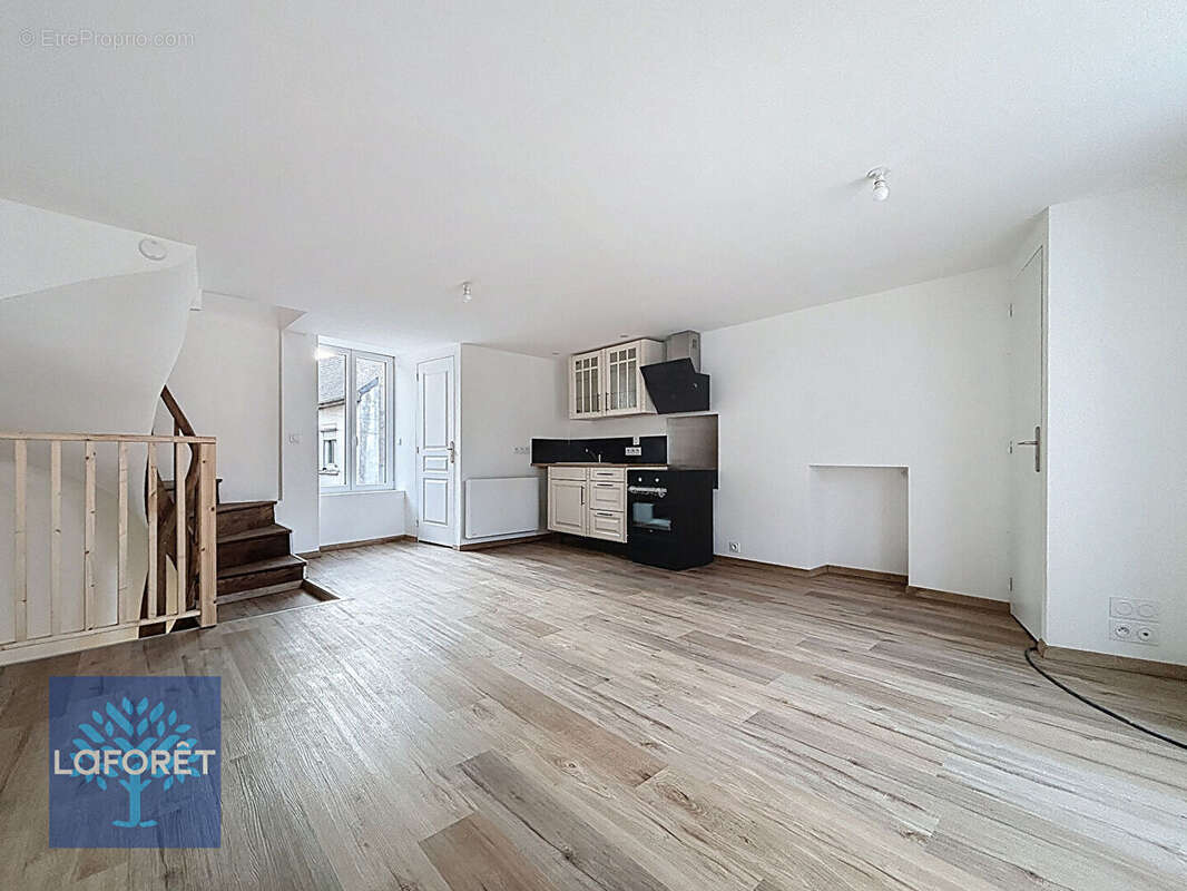 Maison à LOUVIGNE-DU-DESERT