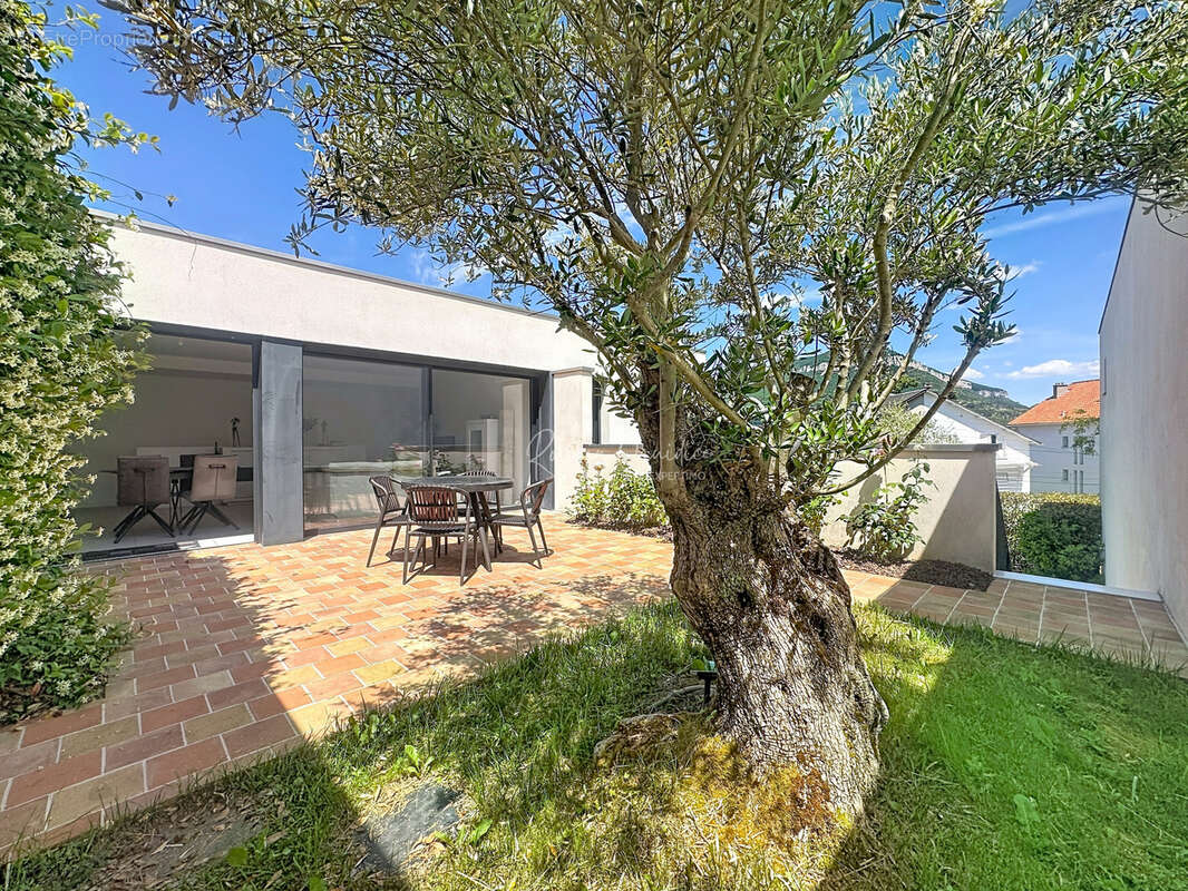 Maison f4 99 m2 centre ville avec garage et piscine - photo 7