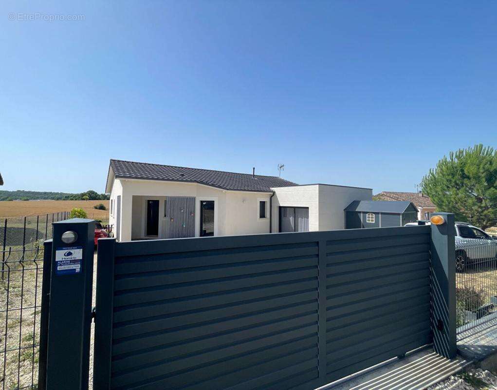 Maison moderne  Condat Sur Trincou 4 pièce(s) 108m2 - photo 2