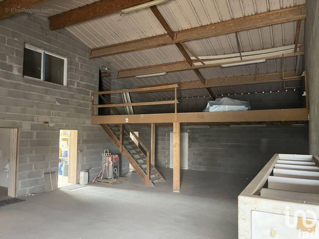 Photo 1 - Commerce à LA VARENNE