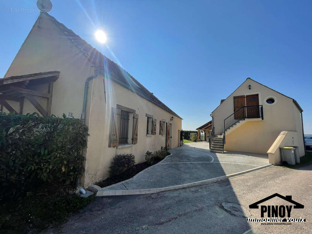 Maison à VILLETHIERRY