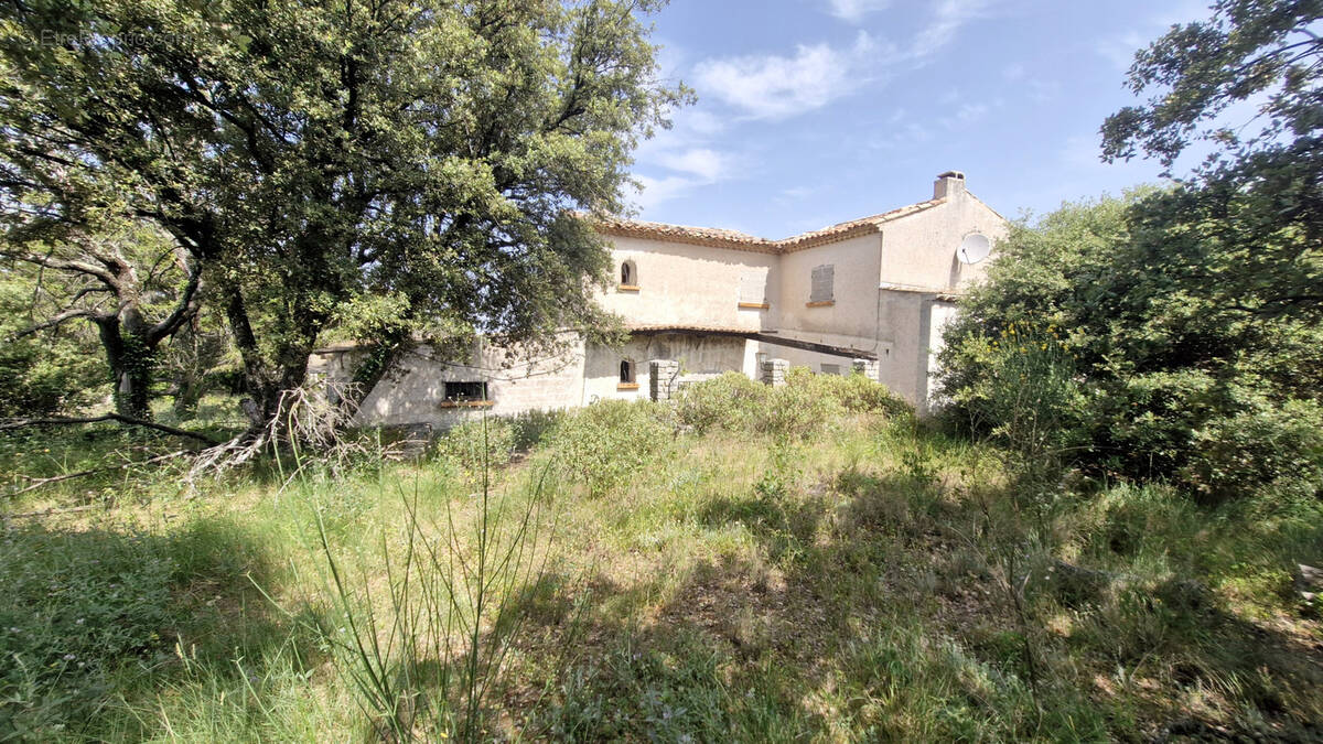 Maison à VENASQUE