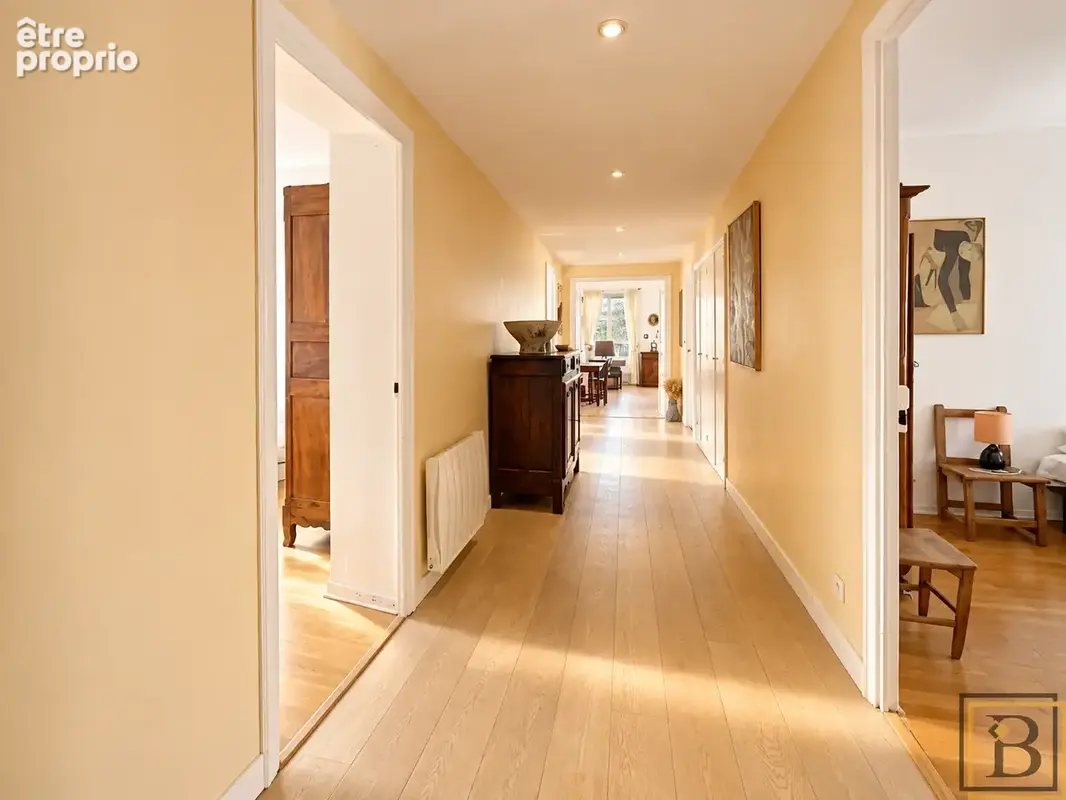 Vie citadine et confort pour ce généreux 4 pièces de 140 m2 - photo 13