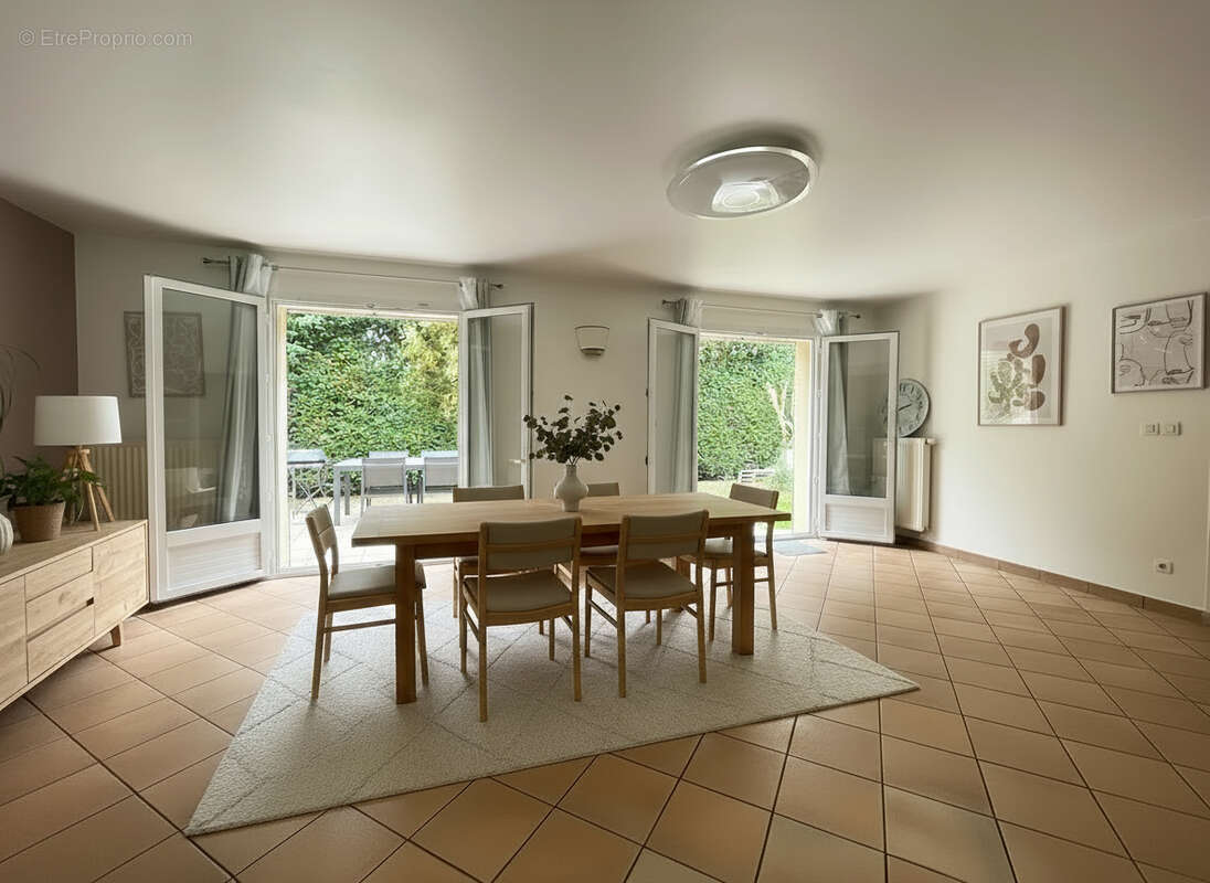 Maison à VERRIERES-LE-BUISSON