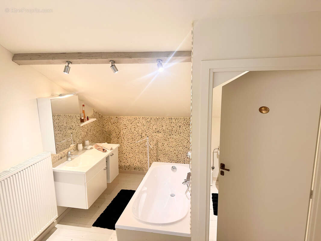 Maison à MONTAIGUET-EN-FOREZ