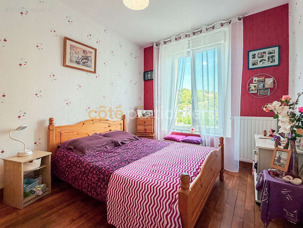 Appartement entièrement rénovée avec 3 chambres et garage - photo 9