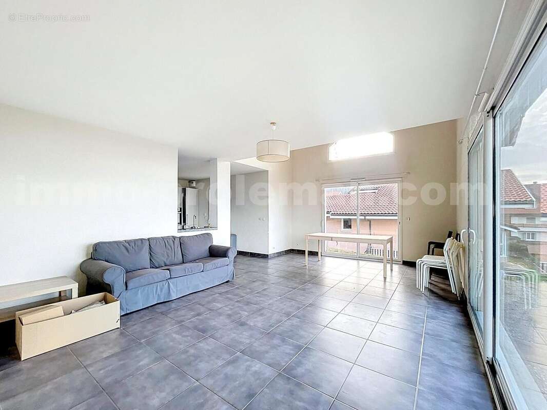 Maison_individuelle_Saint_Gingolph_proche_frontière_Suisse_Lausanne_Vallais_villa_volume_vue_Lac_léman_montagne_commodité_salon_séjour_cuisine_idéal_investisseur - Maison à SAINT-GINGOLPH