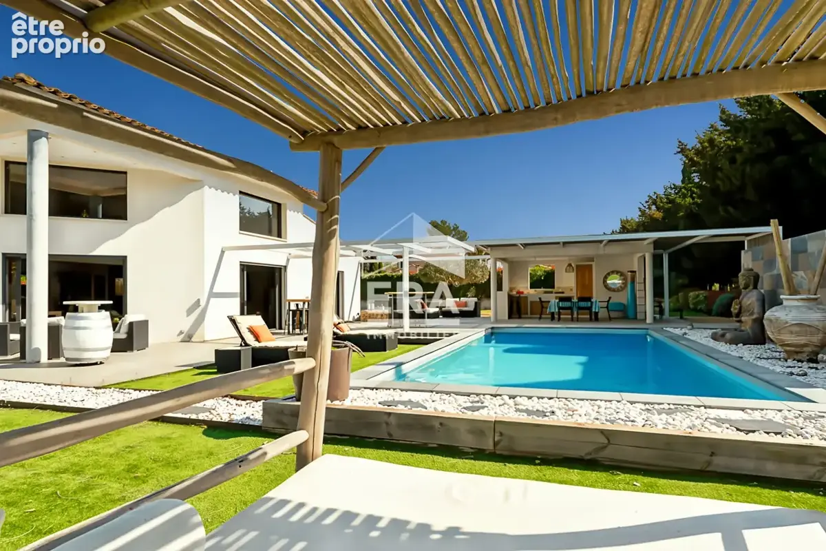 Maison 178m² à Calas - photo 3
