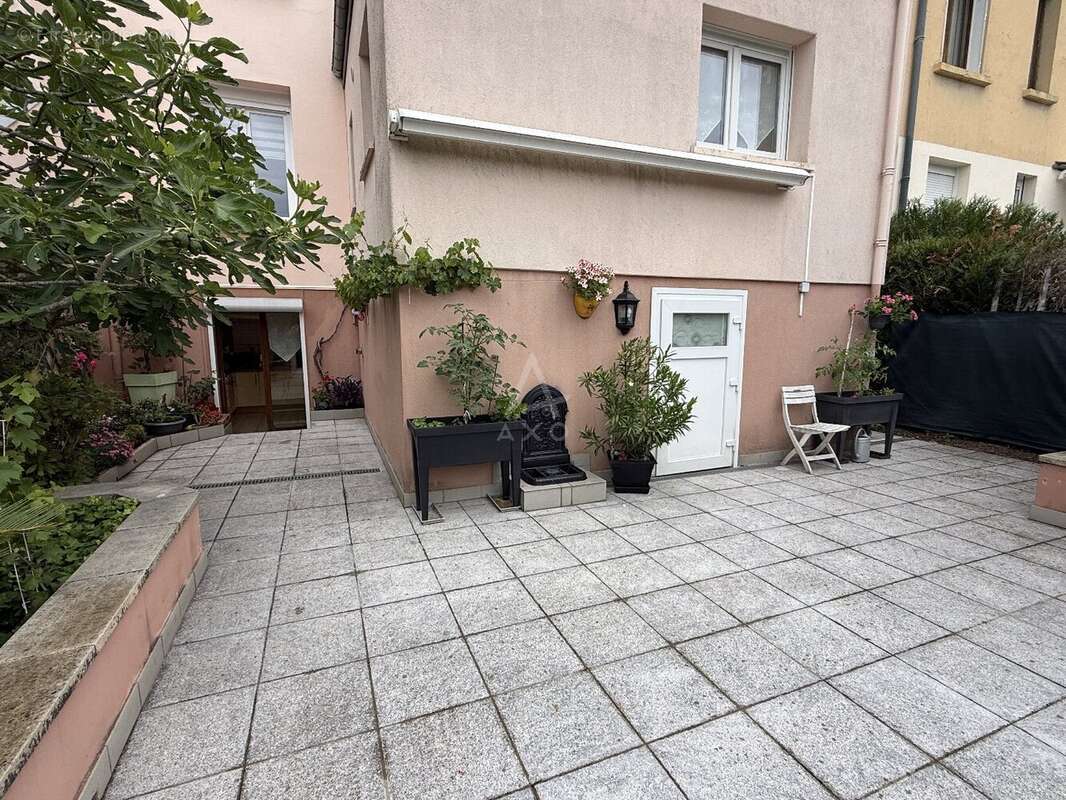 Exclusivité // moulins- les- metz // appartement // 110 m2 // 2 chambres // jardin // garage - photo 12