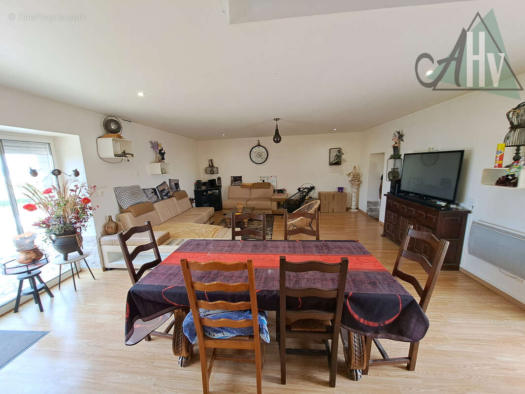 Maison à VILLENEUVE-LA-GUYARD
