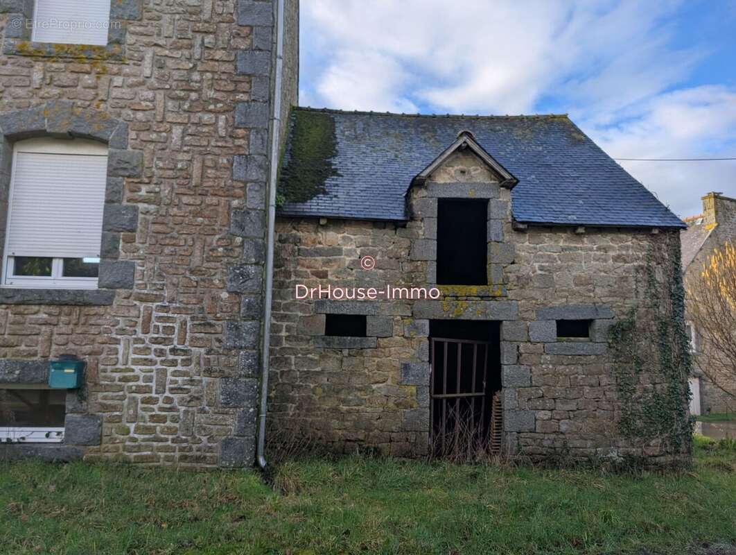 Maison à SAINT-GILLES-DU-MENE