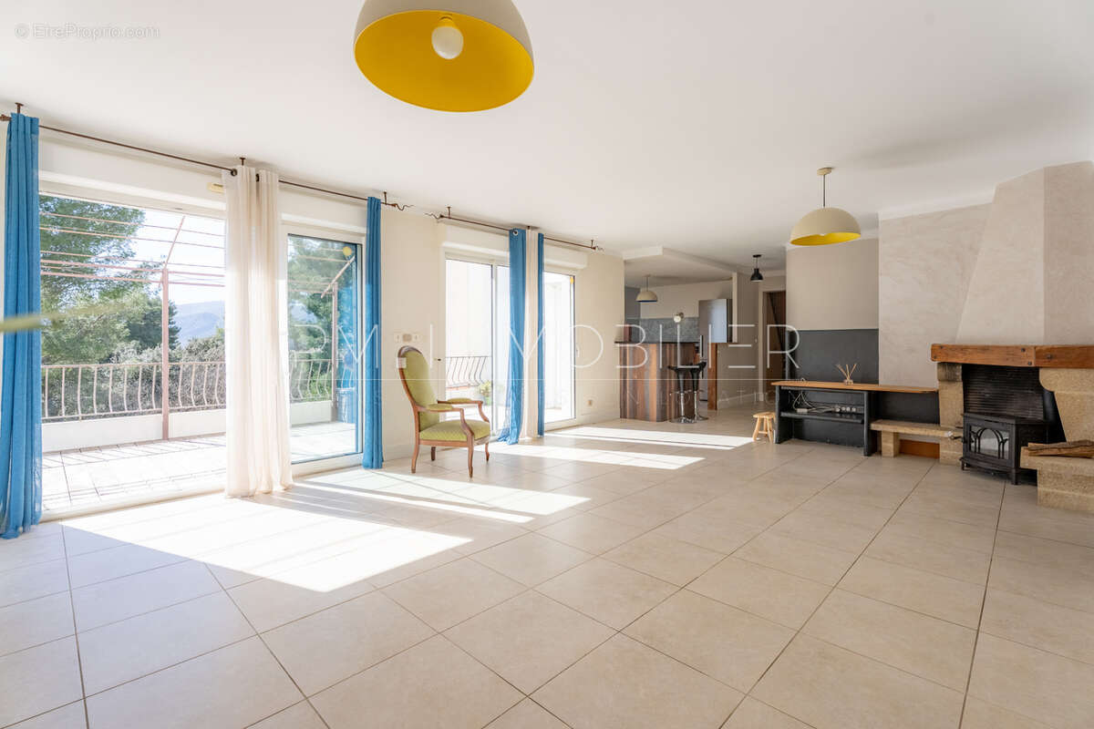 Appartement à MARSEILLE-12E