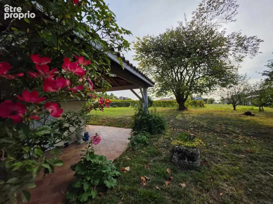 Maison en pierre de caractère à Lamothe-Landerron 214 m², piscine et fort potentiel professionnel - photo 24