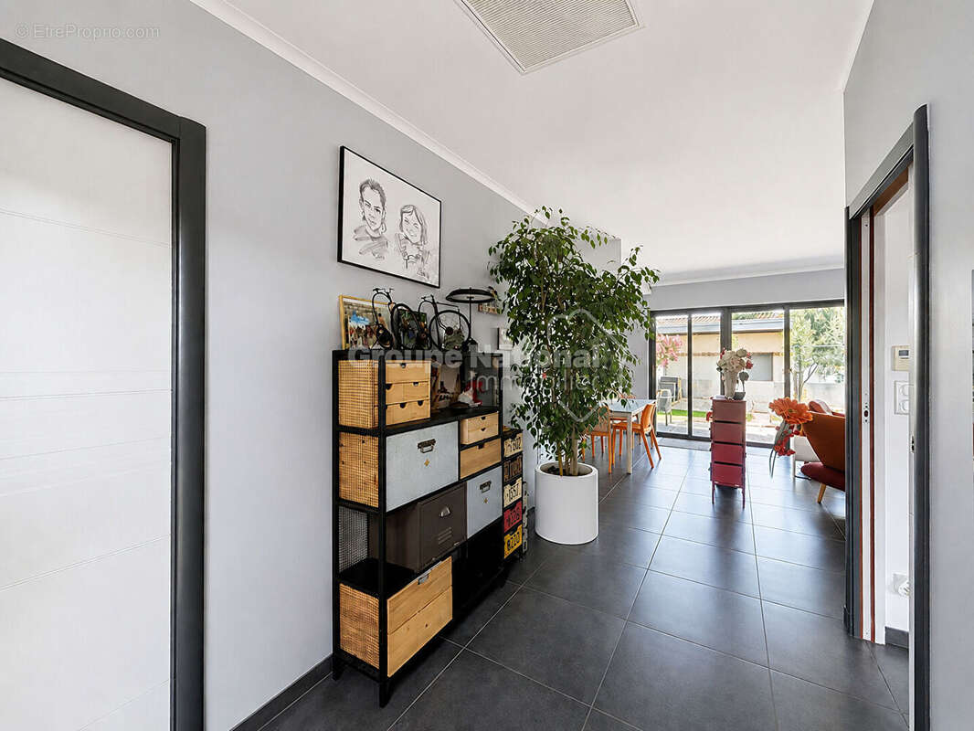 Villa contemporaine de 168 m²  3 chambres  60 m² d'espace de viePrestations haut de gamme  Piscine - photo 16