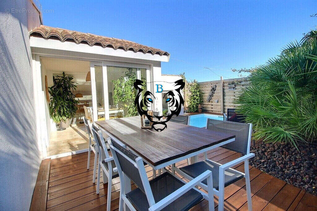 Maison à ROQUEBRUNE-SUR-ARGENS