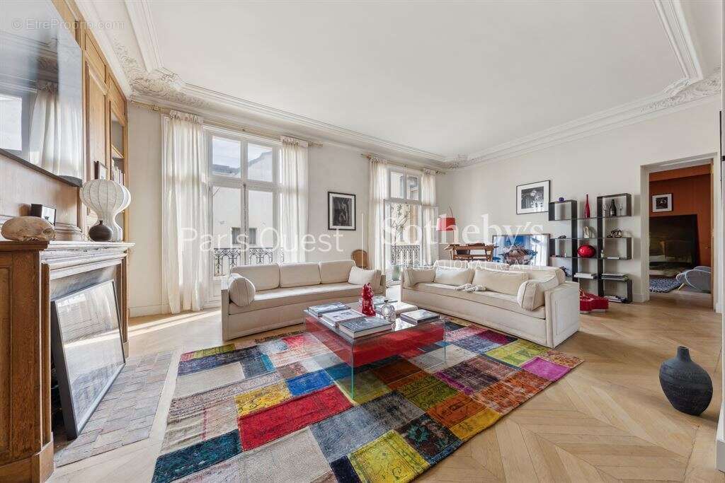 Appartement à PARIS-8E