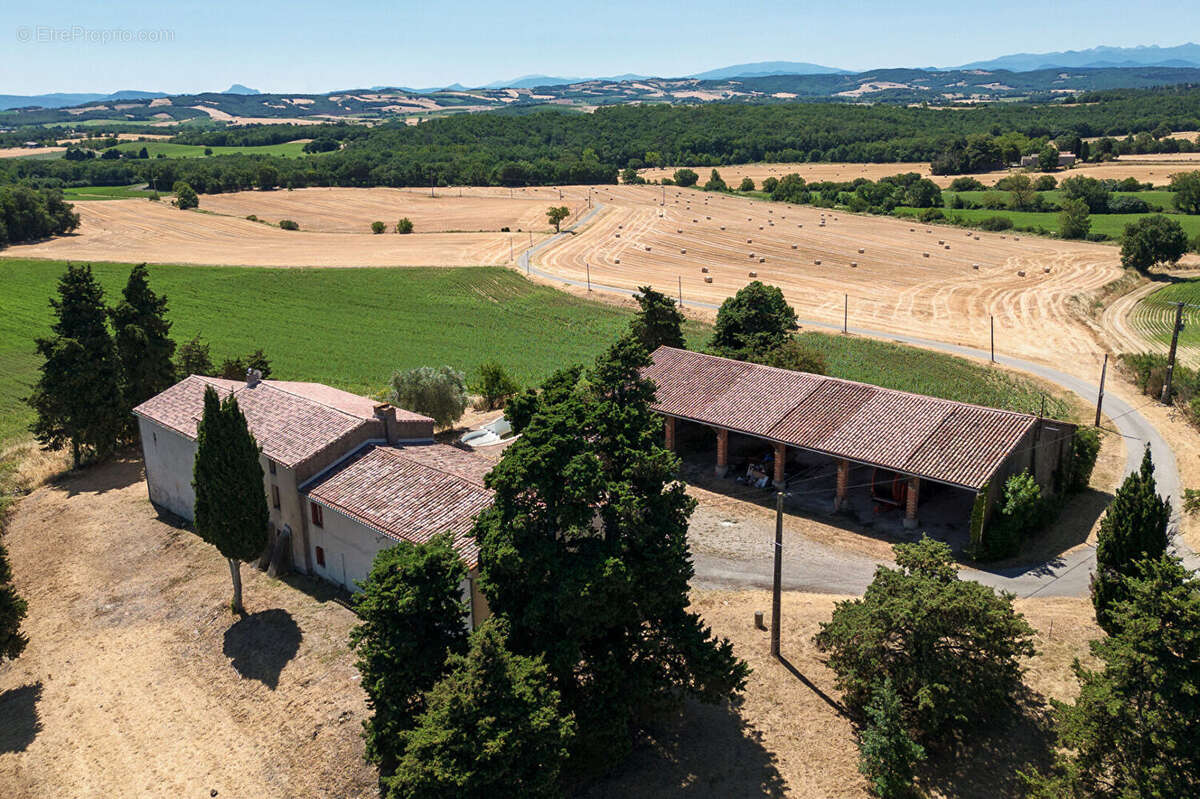 CARCASSONNE - RAZES Corps de ferme T12  976m² (412m² hab.) avec 2 logements, piscine, et dépendances, sur 1 hectare - photo 3