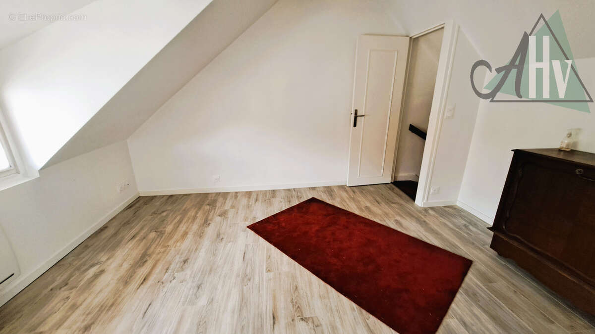 Proche BRAY SUR SEINE - Maison de 64 m2 avec 2 chambres, petit jardin avec garage - photo 11