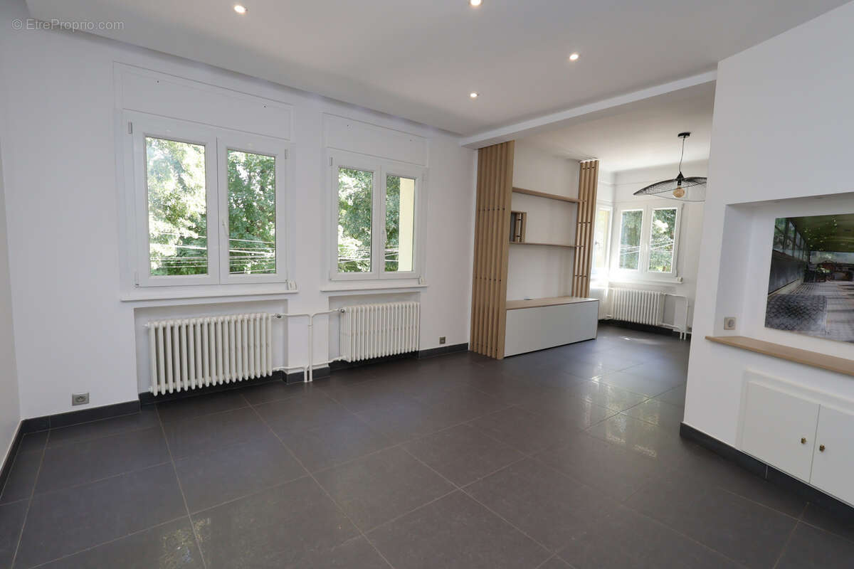 Parfait etat ! metz queuleu grande maison independante  de 206 m2 6 chambres 2 garages et jardin - photo 2