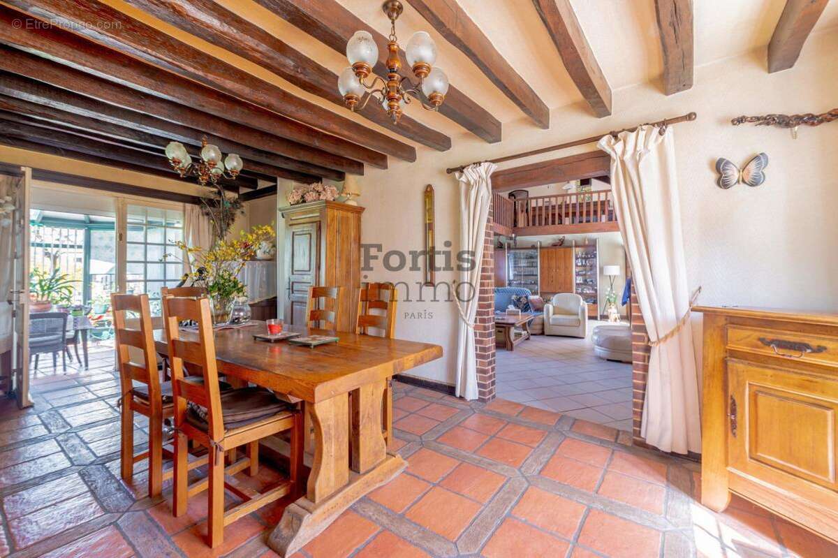 Maison à CHERISY