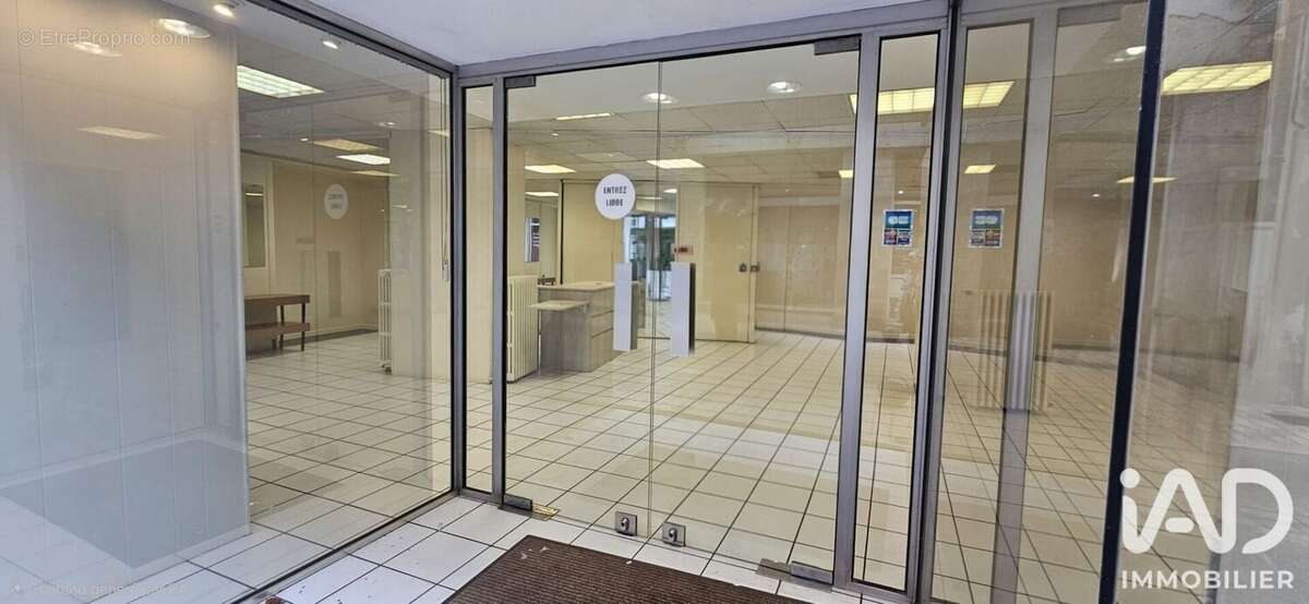 Commerce 112 m² à Castres  - photo 2