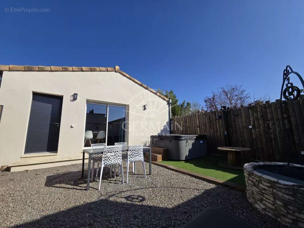 Maison à L'ISLE-SUR-LA-SORGUE